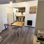 3 ambientes con balcón y Pràctico, lindo y con todo cerca!