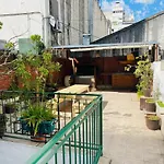 Departamento 3 ambientes con patio, terraza y parrila