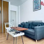 Rent Darwin Y Velasco