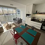 Modern Spacious & Sunny Apartment In Palermo