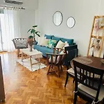 Departamento 3 ambientes con patio, terraza y parrila