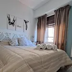 SELIZ SUITES LUMINOSO, CON COCHERA y DESAYUNO OPCIONAL EN CERCANÍA