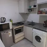 Amplio monoambiente en edificio nuevo con estacionamiento