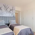 Amplio Y Centrico En Av. Libertador Ideal Familias