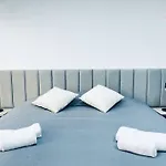Rent Esmeralda