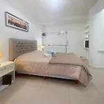 Charming Stay With Patio In Colegiales