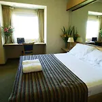 Hotel Aeroparque Inn & Suites