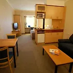 Hotel Aeroparque Inn & Suites