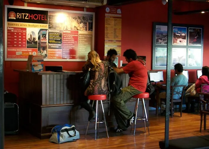 Ritz Hotel & Hostel Ba