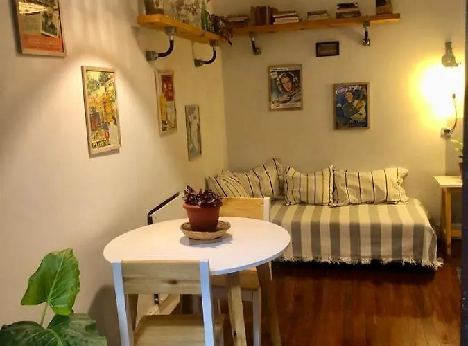 Bohemian & Cozy Apartment Super Close To Tourist Area!