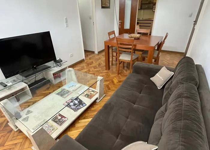 Calido Y Amplio Apartamento En Belgrano