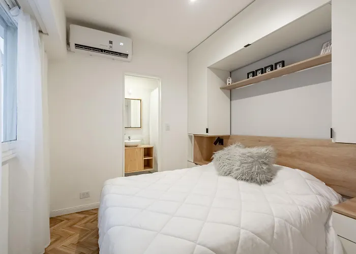 Elegante Departamento Ubicado En La Mejor Zona De Recoleta Sobre La Calle Parana 1019