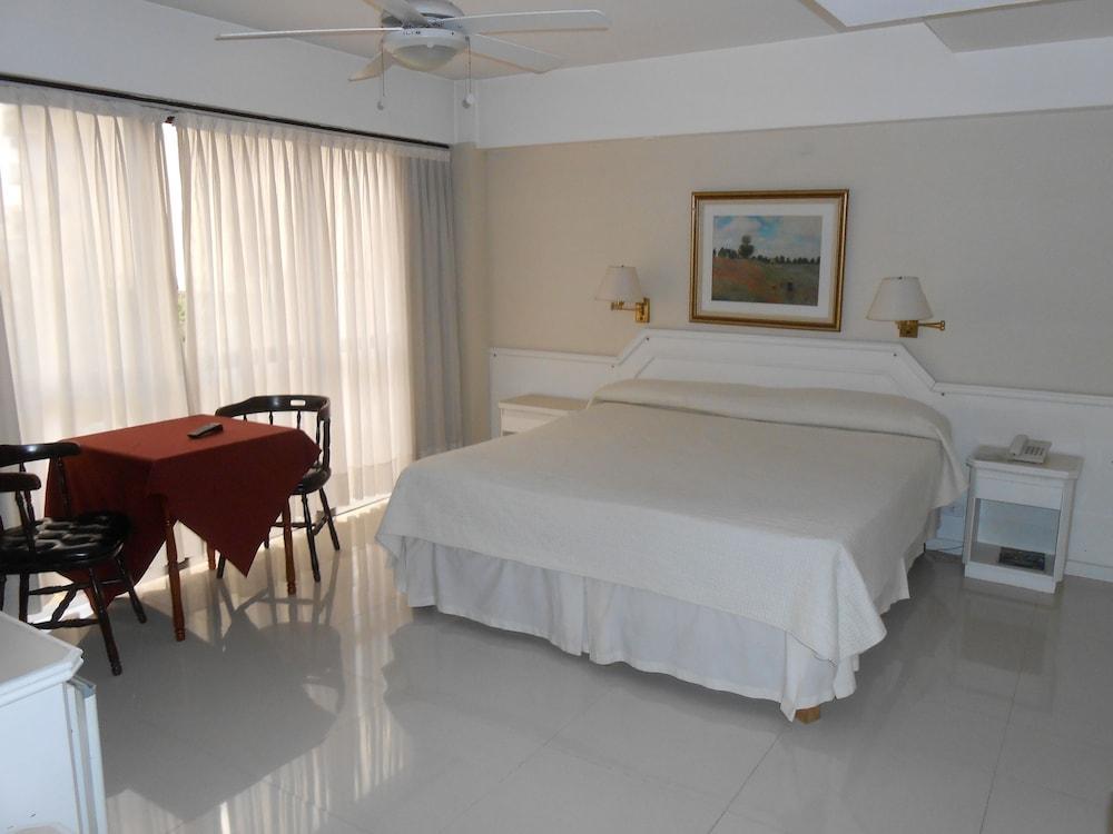 Hotel Cuatro Reyes Ciudad Autónoma de Buenos Aires