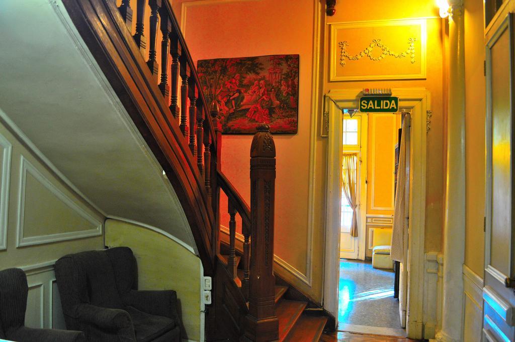 Hotel De La Rue 2*