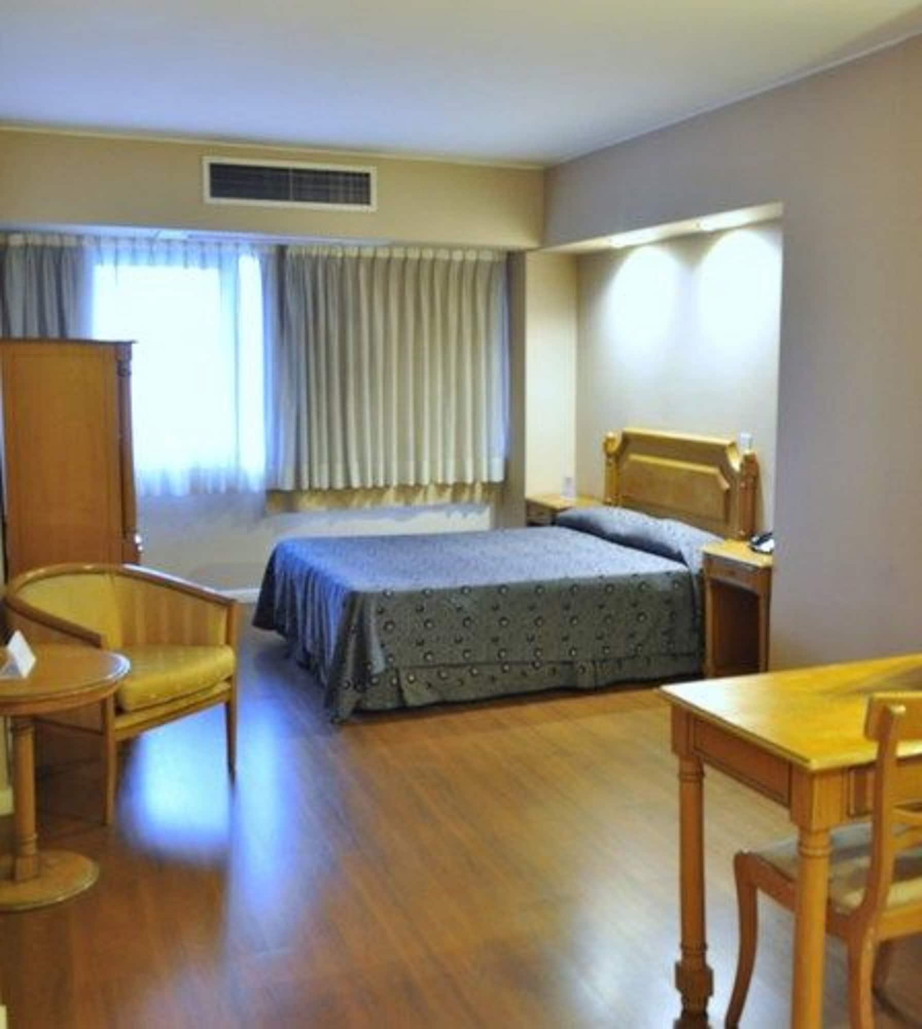 Up América Plaza Hotel