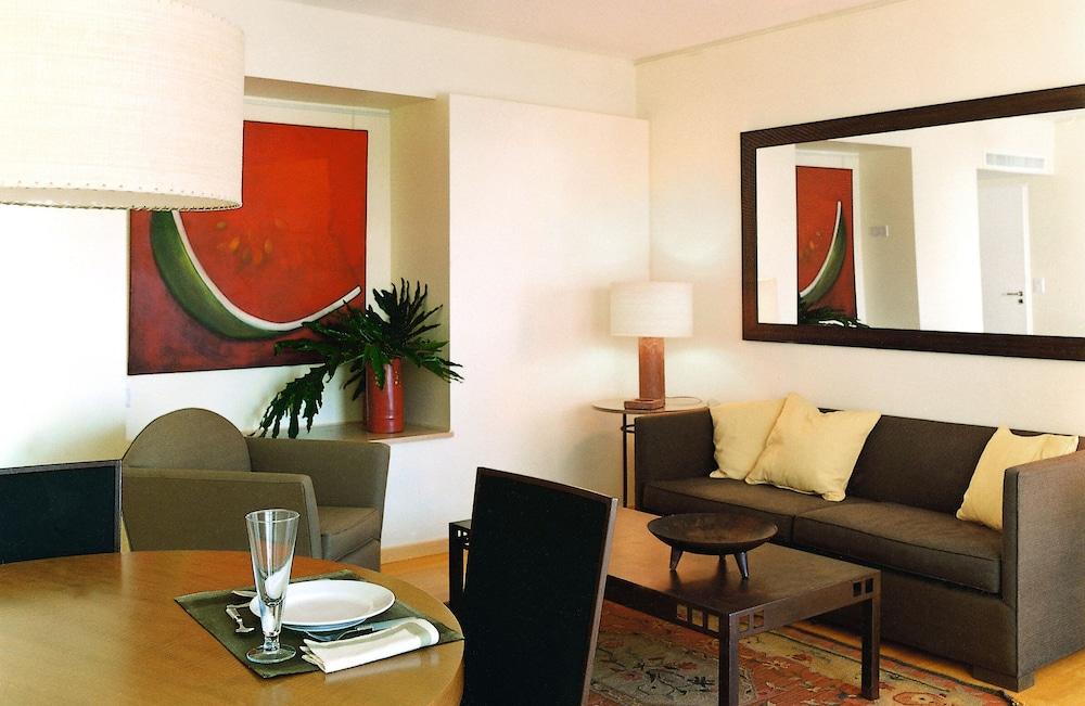Apartahotel Art 4*