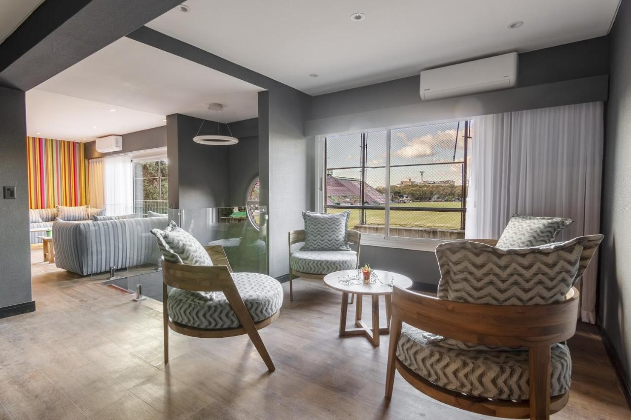 Clayton Hotel *