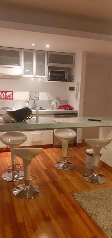Av Kennedy Y Cerviño A Metros Embajada Eeuu Apartamento *