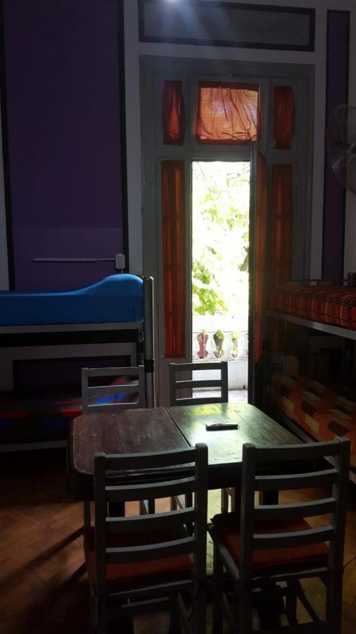 Tinta Roja Residencia Estudiantil Pensión *
