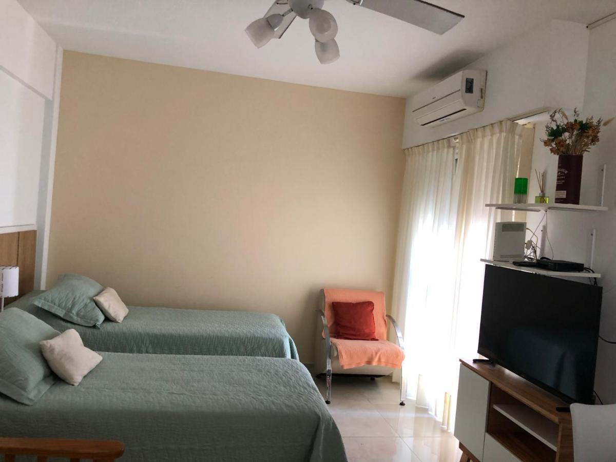 1 Ambiente Bien Ubicado Almagro. Hospital Italiano Apartment *