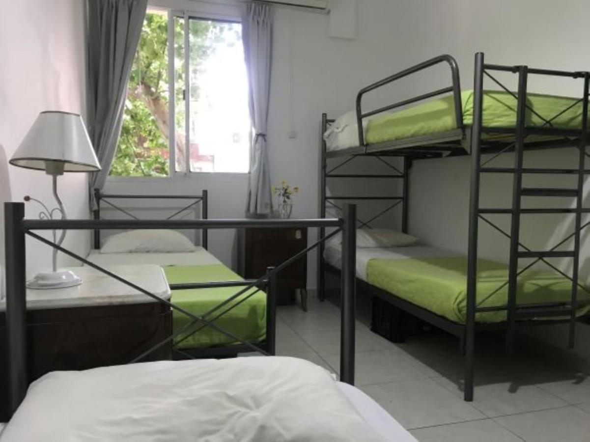 Reina Madre Hostal *