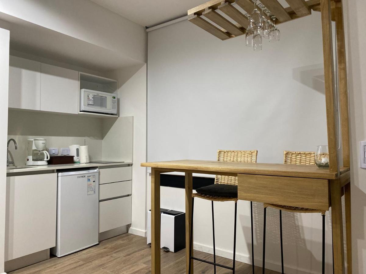 Modern New At Cordoba Ave.