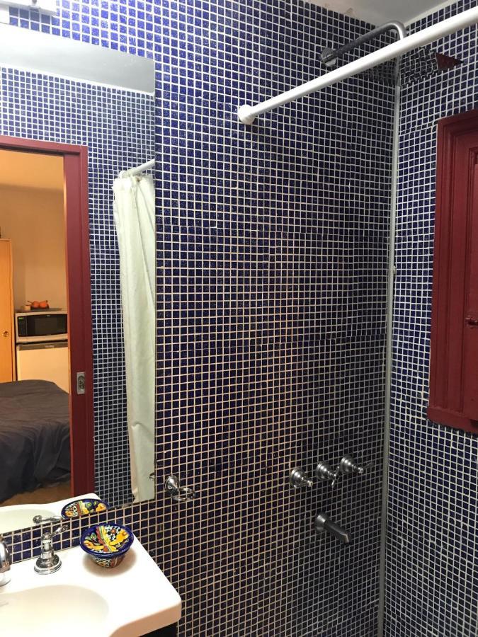 Habitación en casa particular Monoambiente Con Baño Privado Y Cocineta Dentro De Casa *
