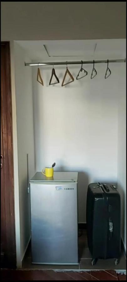 Cerca De Todo Con Bano Privado Pensión