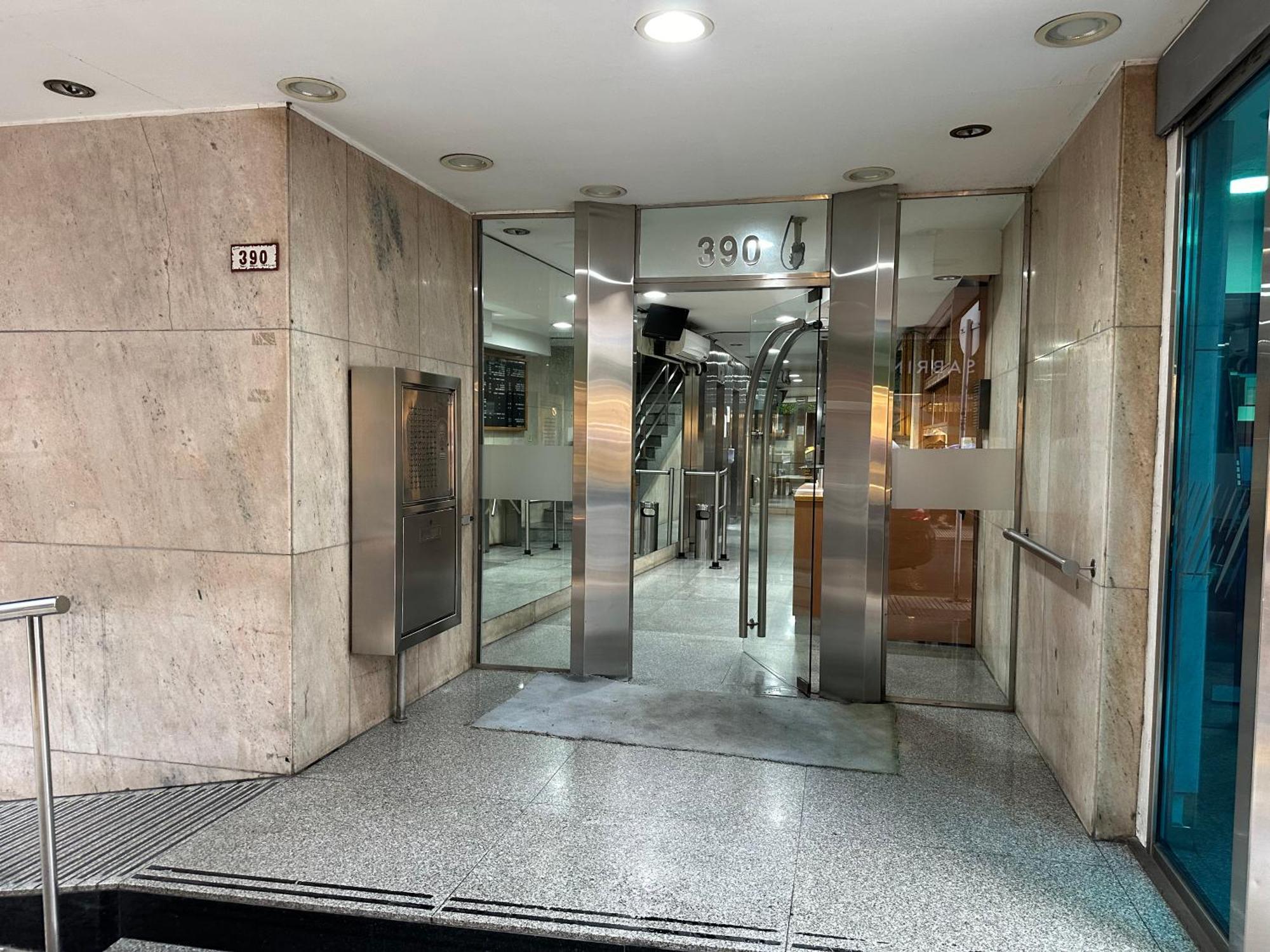 Corrientes Plaza * Ciudad Autónoma de Buenos Aires