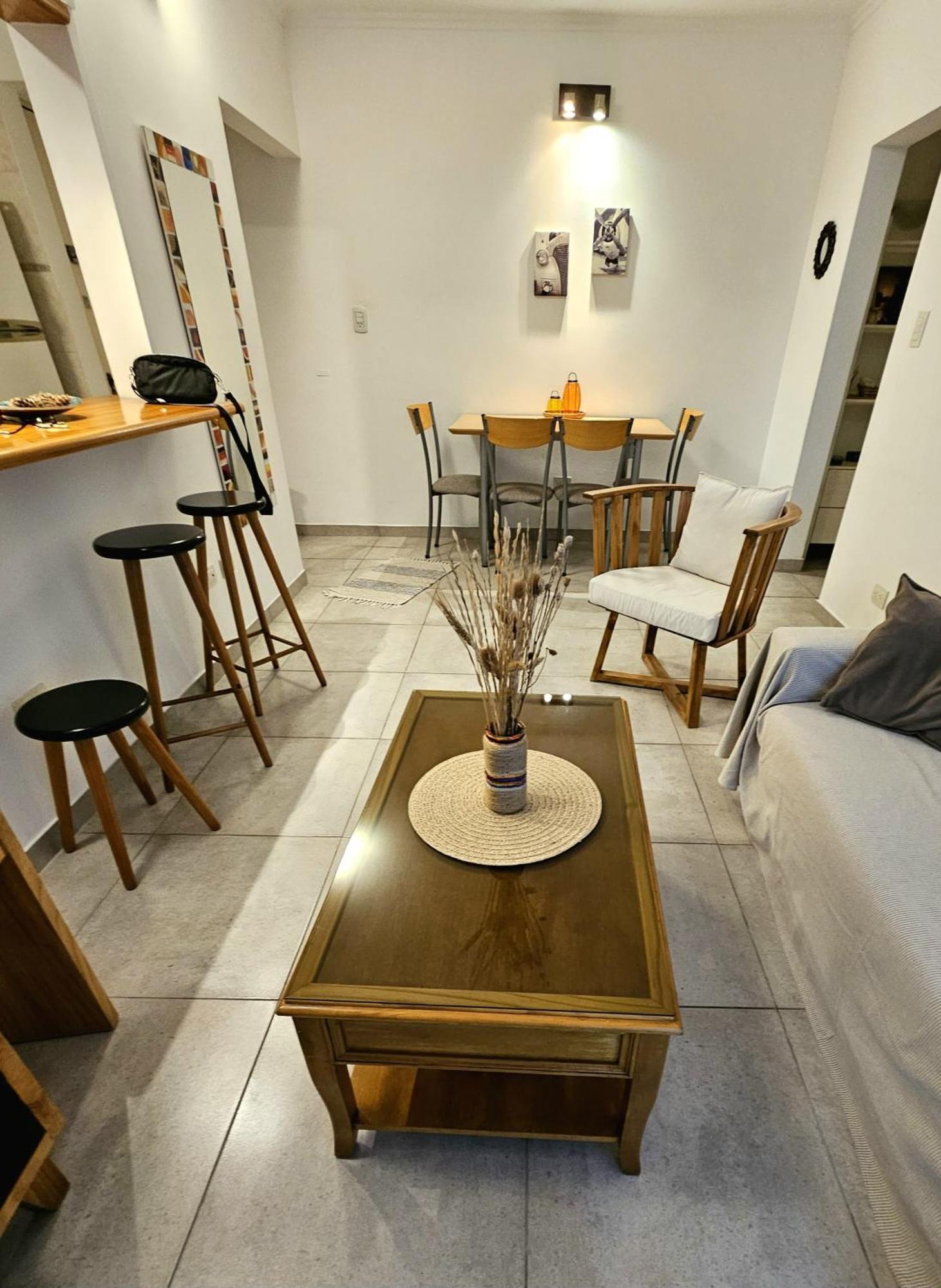 Apartamento Dpto. A Nuevo! Excelente Ubicacion Centrica *
