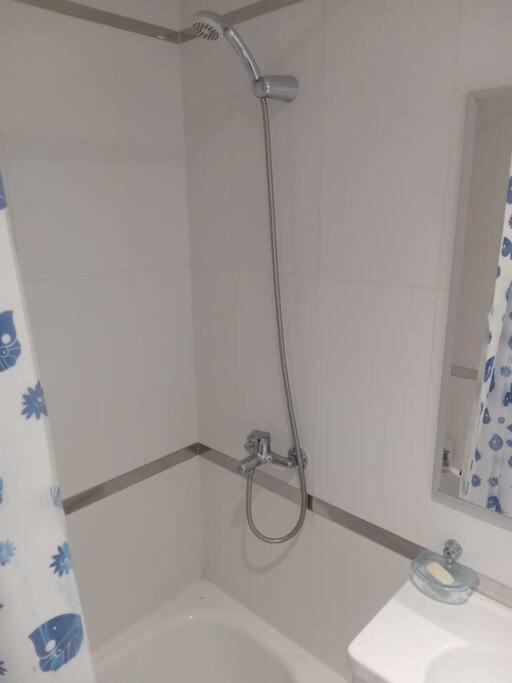 Apartamento En Equipado Con Balcon Y Terraza Apartamento