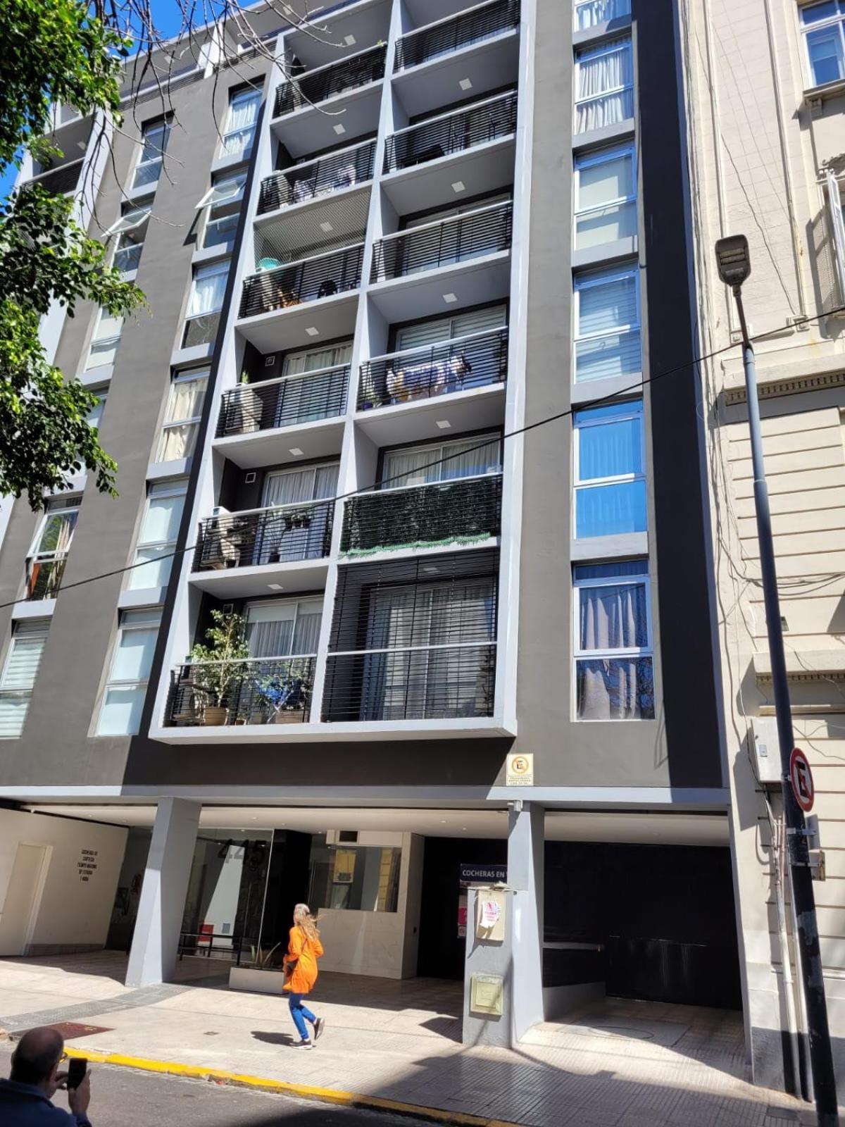 Apartamento Estudio Muy Luminoso C/ Balcon Zona Congreso. *