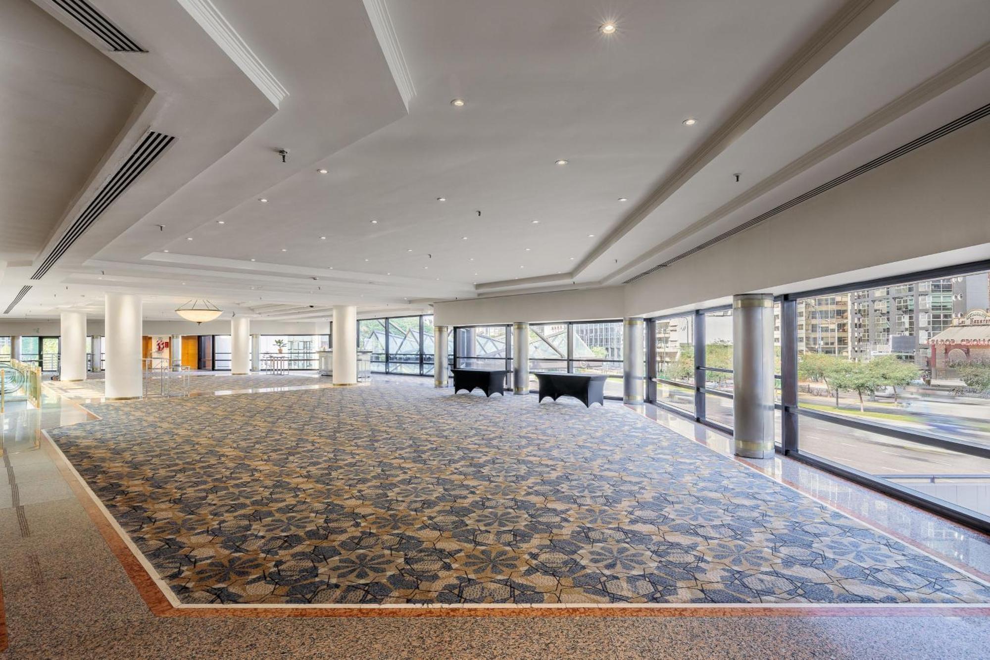 Sheraton Hotel&convention Center 5*