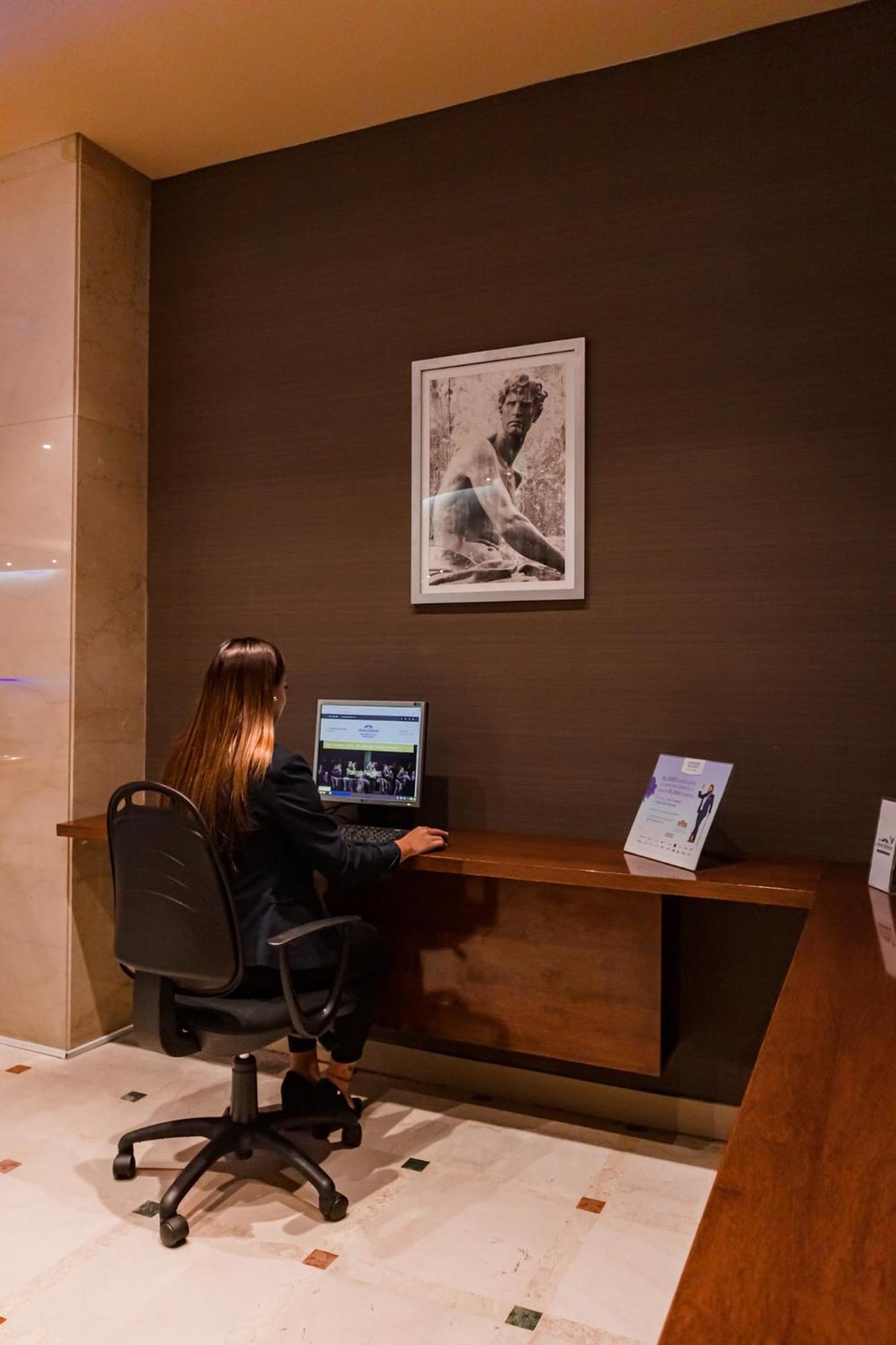 Howard Johnson Plaza Florida Street Hotel 4*