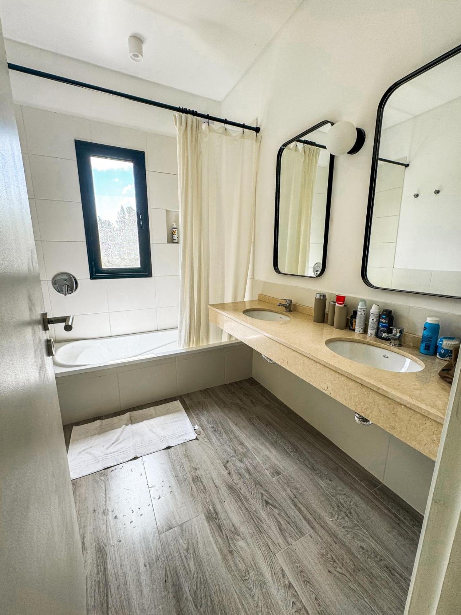 Сasa de vacaciones Rentup - Retiro De Lujo Casa Moderna Con Jardin Y Piscina En Pilar *