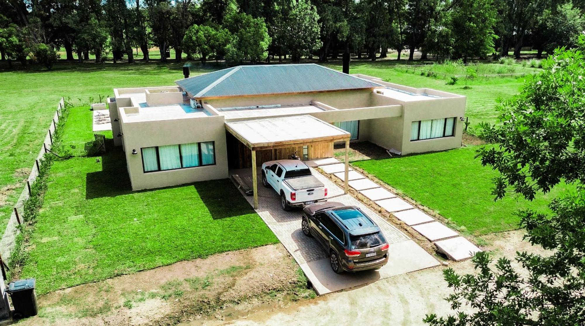 Сasa de vacaciones Rentup - Retiro De Lujo Casa Moderna Con Jardin Y Piscina En Pilar