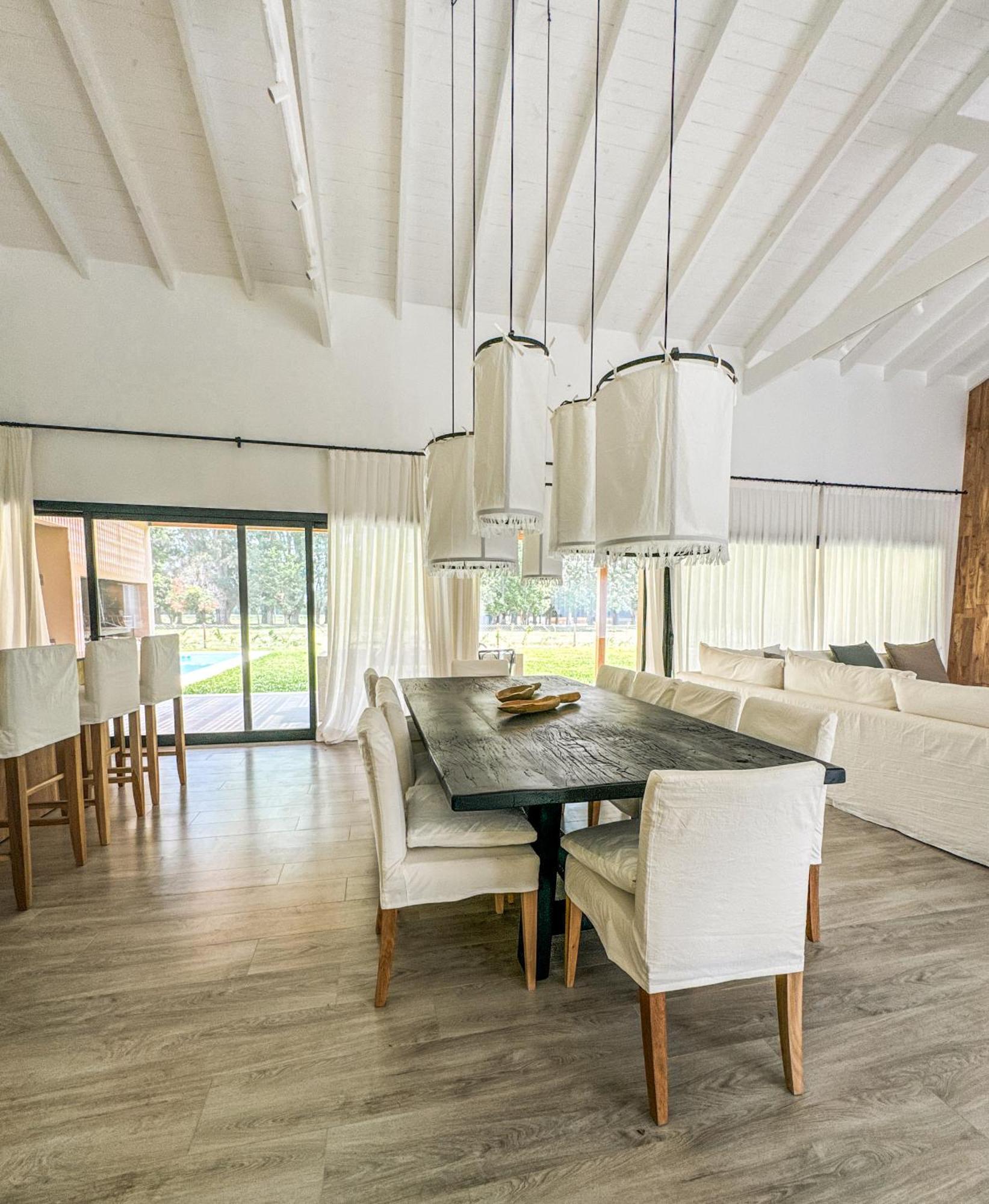 Rentup - Retiro De Lujo Casa Moderna Con Jardin Y Piscina En Pilar