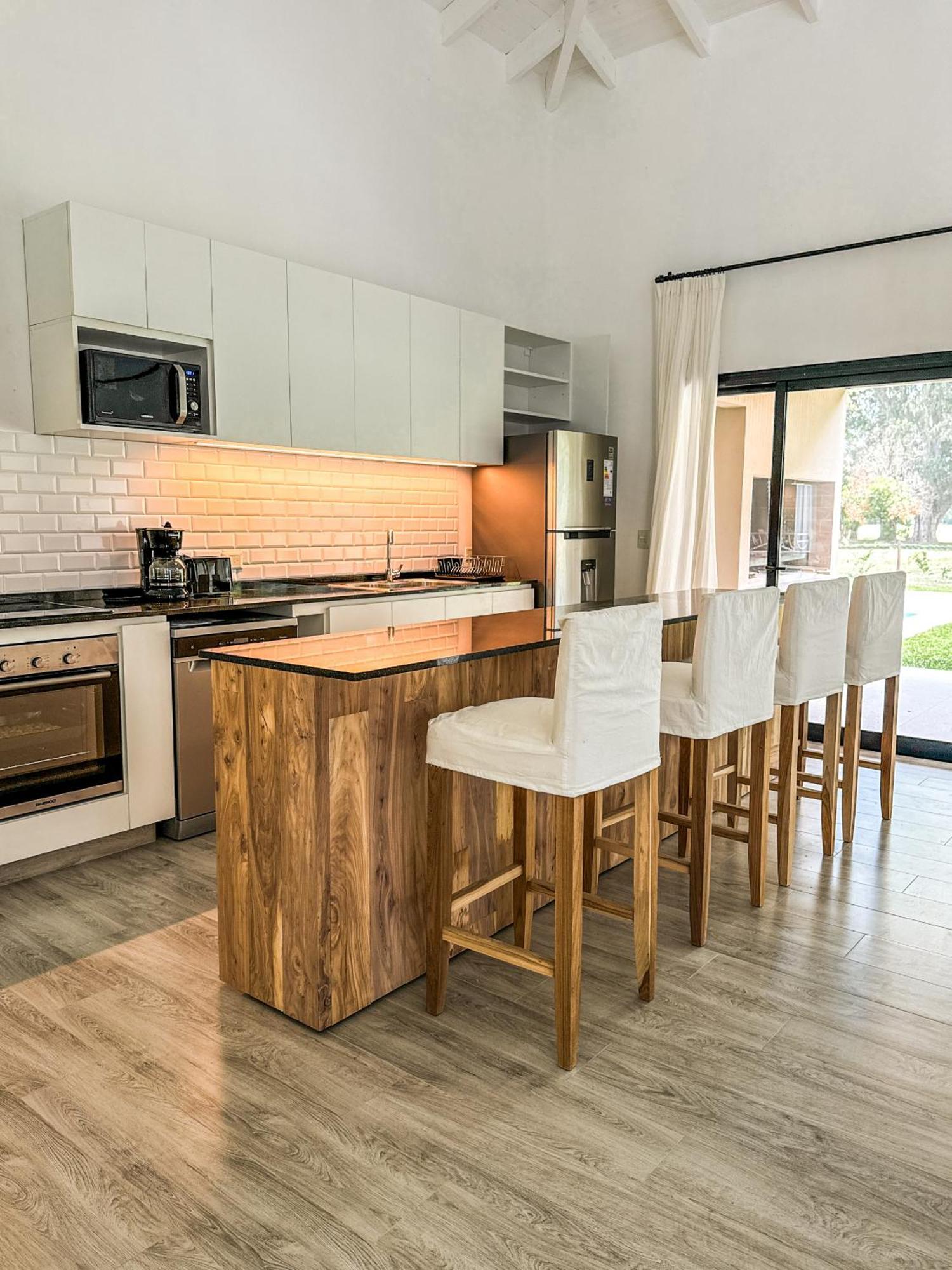 Rentup - Retiro De Lujo Casa Moderna Con Jardin Y Piscina En Pilar *
