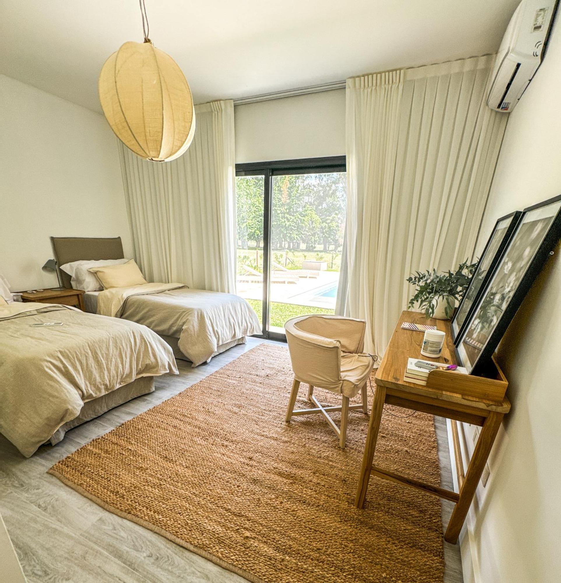 Rentup - Retiro De Lujo Casa Moderna Con Jardin Y Piscina En Pilar Сasa de vacaciones