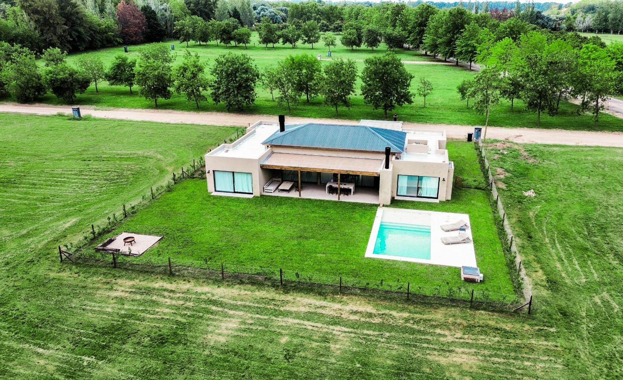 Rentup - Retiro De Lujo Casa Moderna Con Jardin Y Piscina En Pilar * Ciudad Autónoma de Buenos Aires