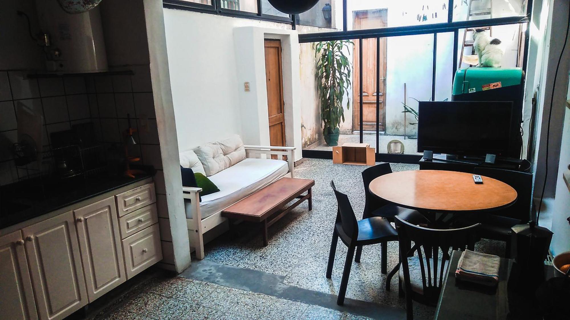 Habitación en casa particular Casa Compartida Con Patio Y Sol Ciudad Autónoma de Buenos Aires