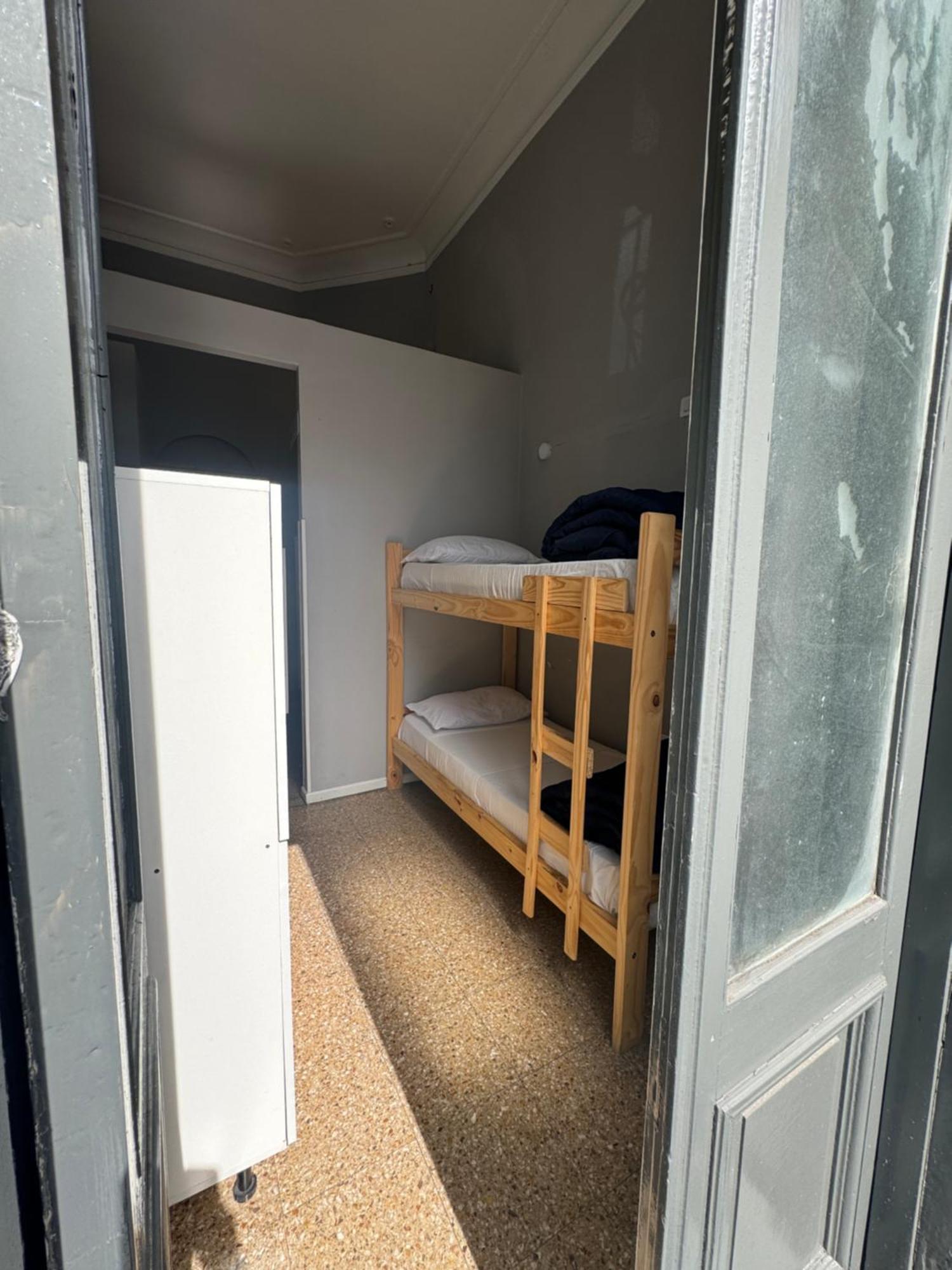 Lead Hostal *