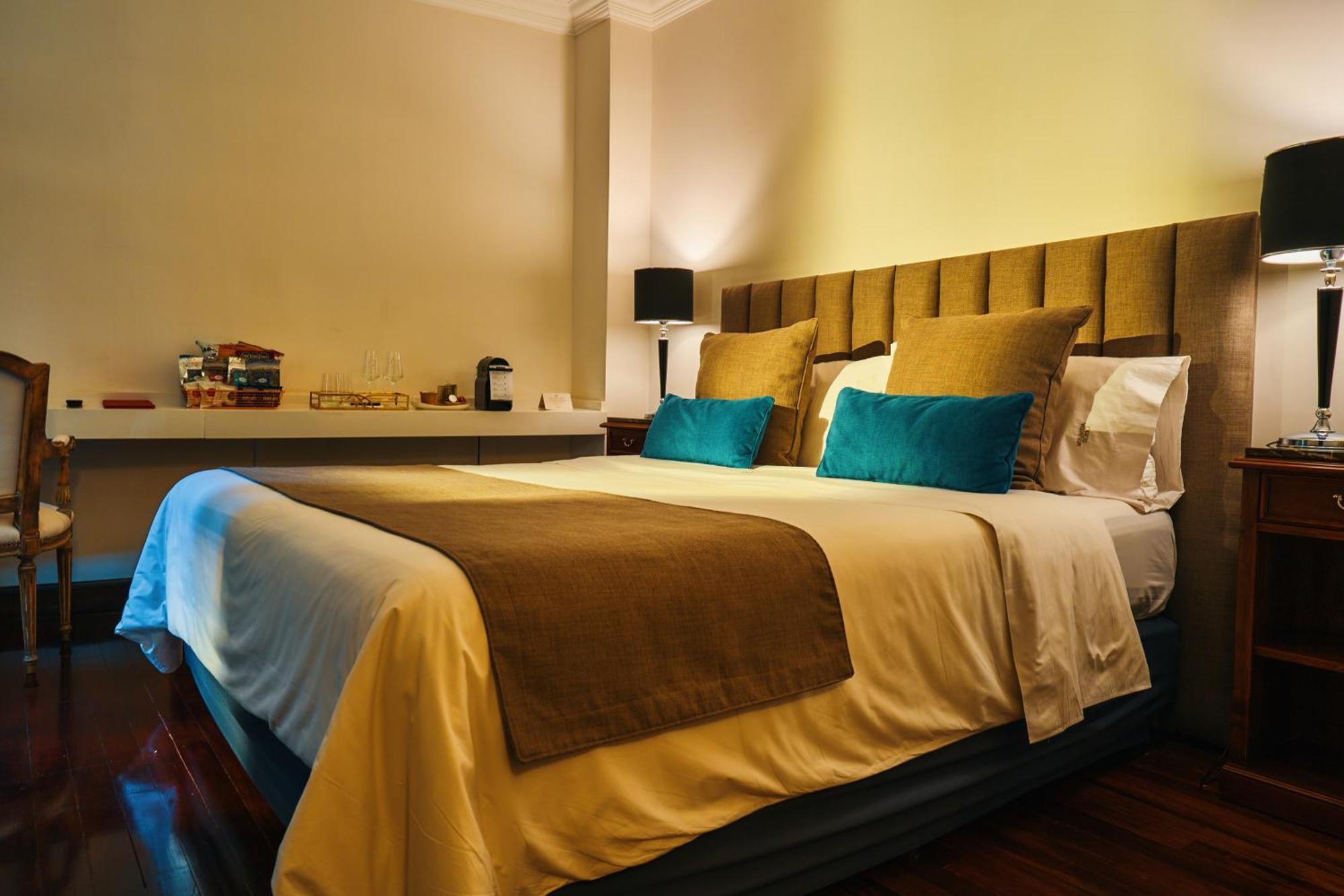 Miravida Soho & Wine Bar Hotel
