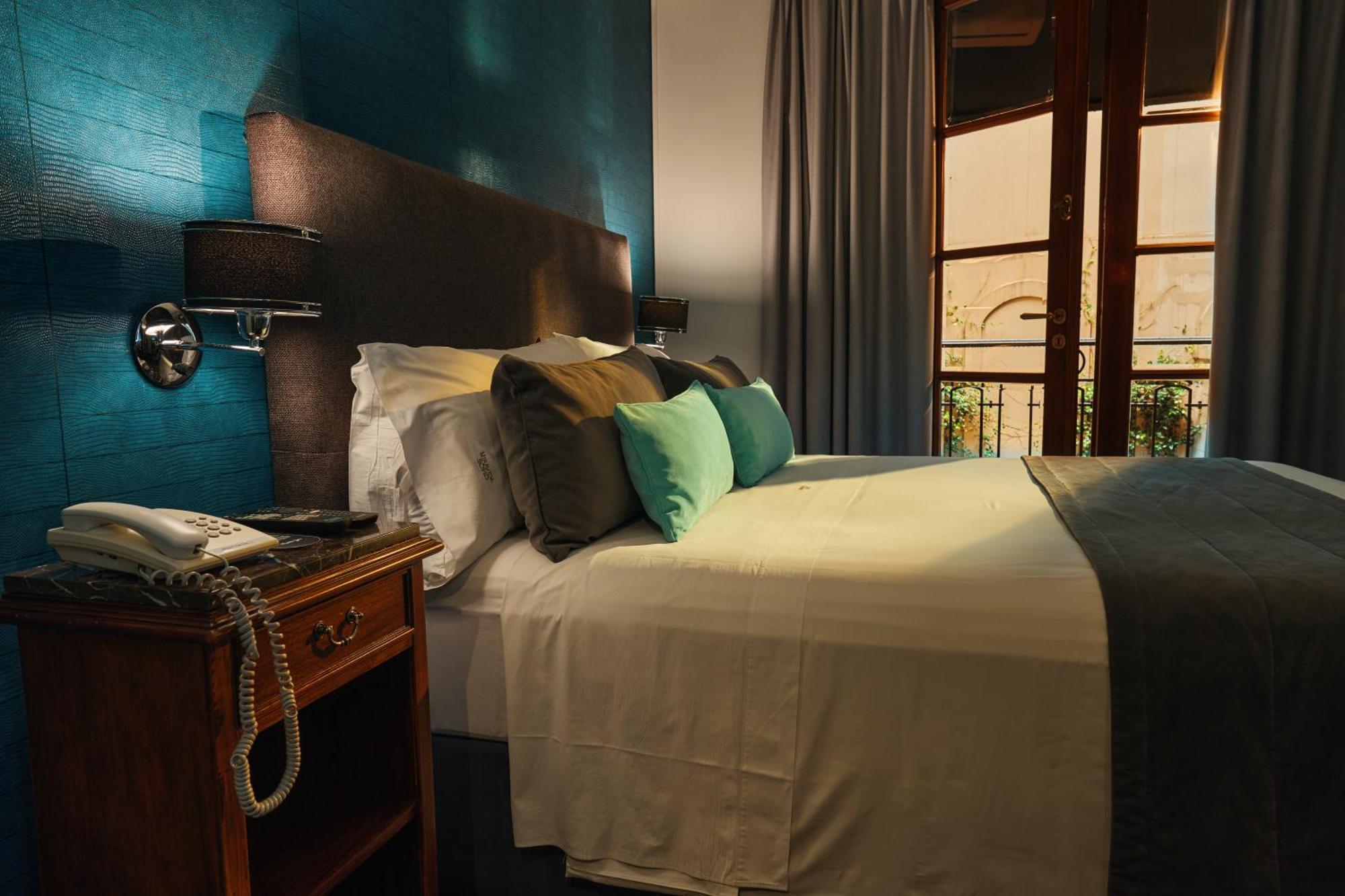 Miravida Soho & Wine Bar Hotel