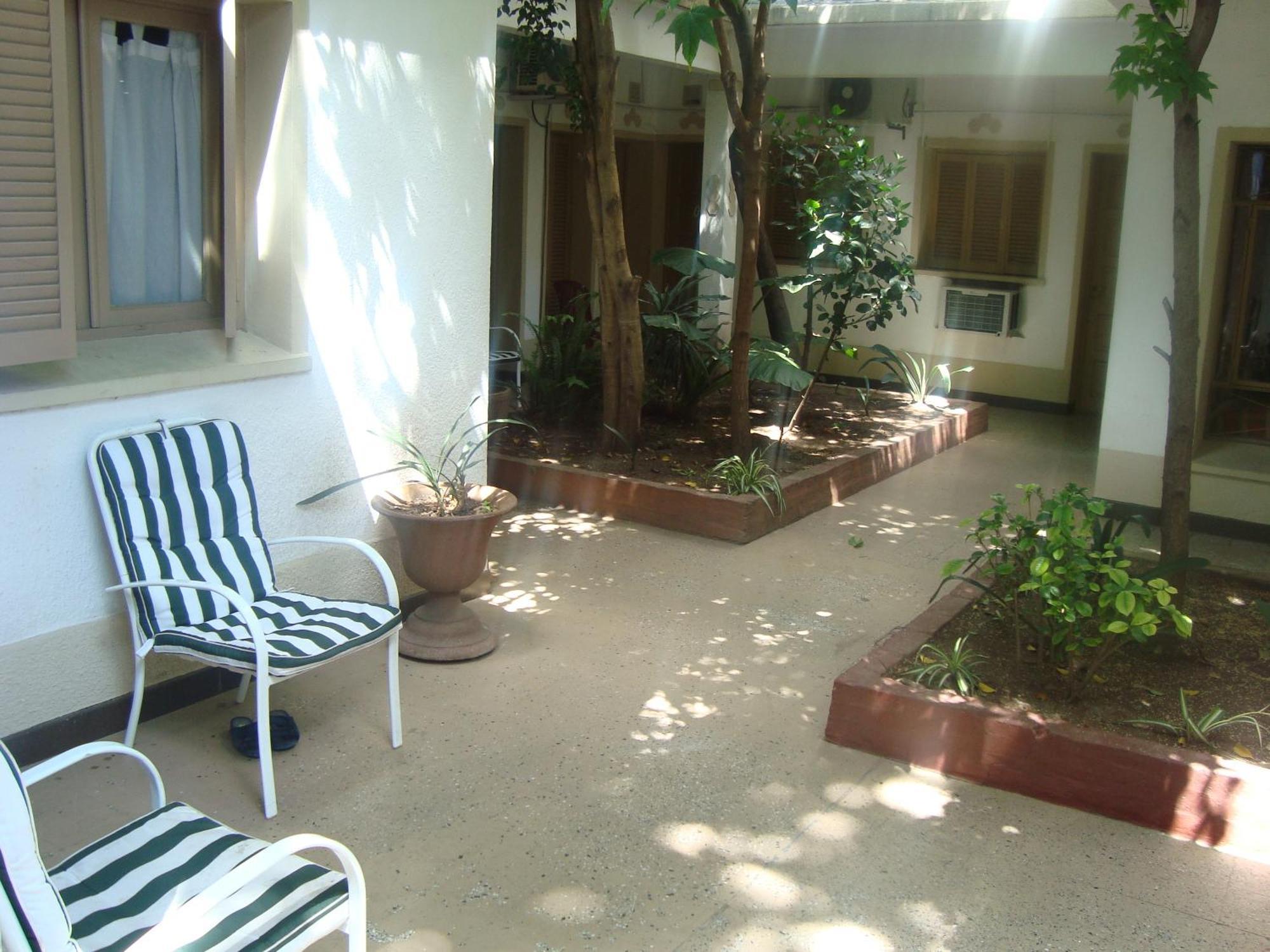De La Rue Hotel 2*