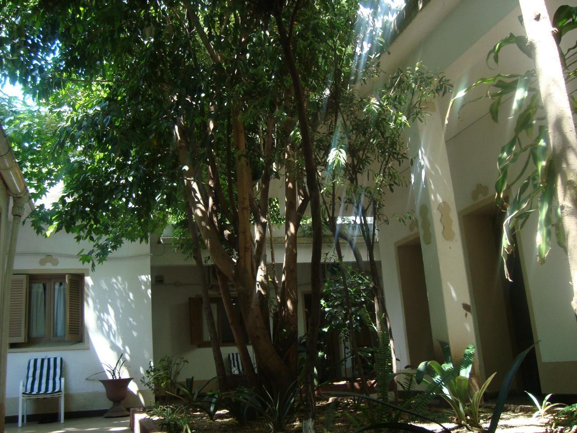 Hotel De La Rue 2*