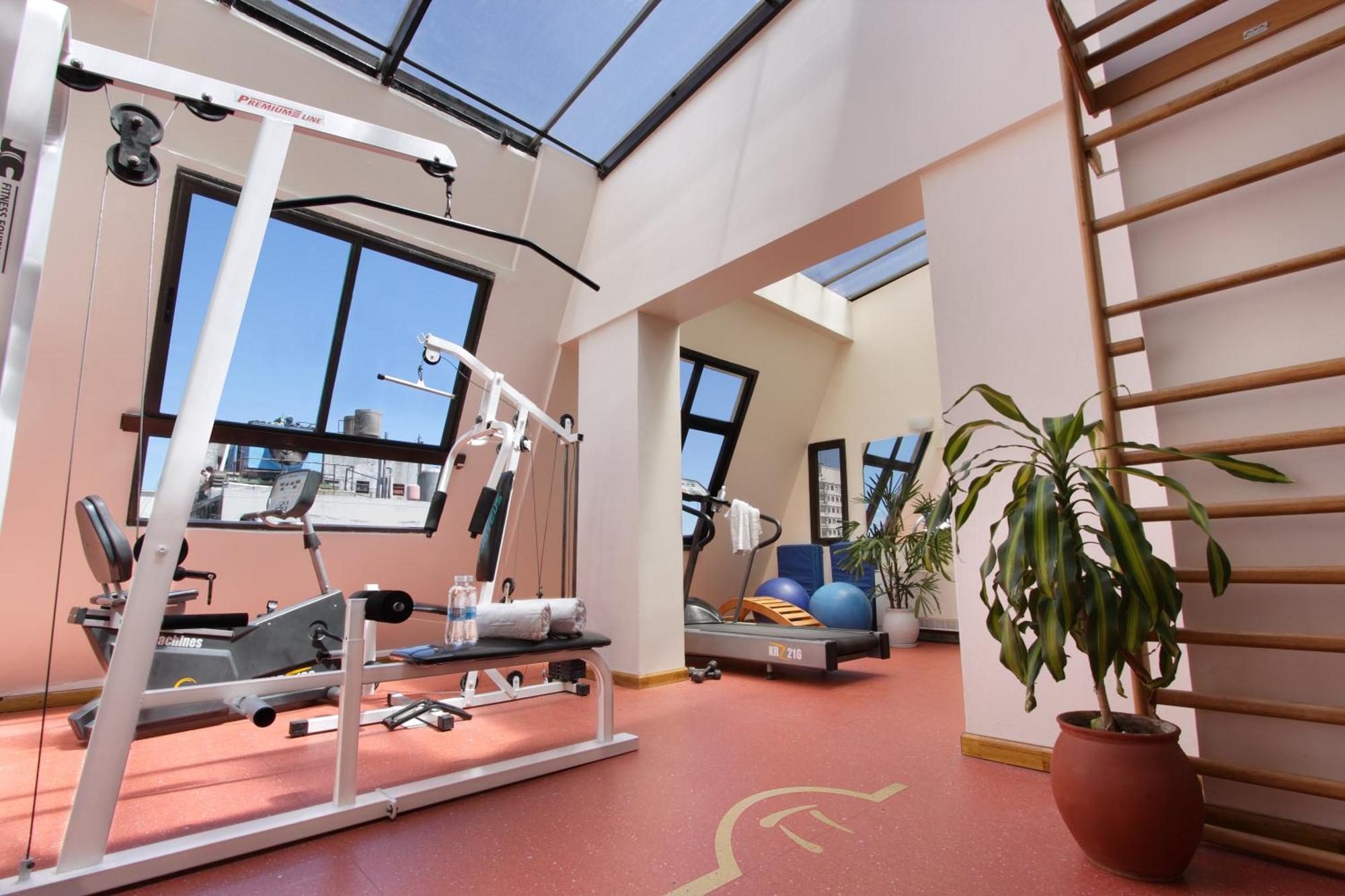 Dolmen Hotel 4*