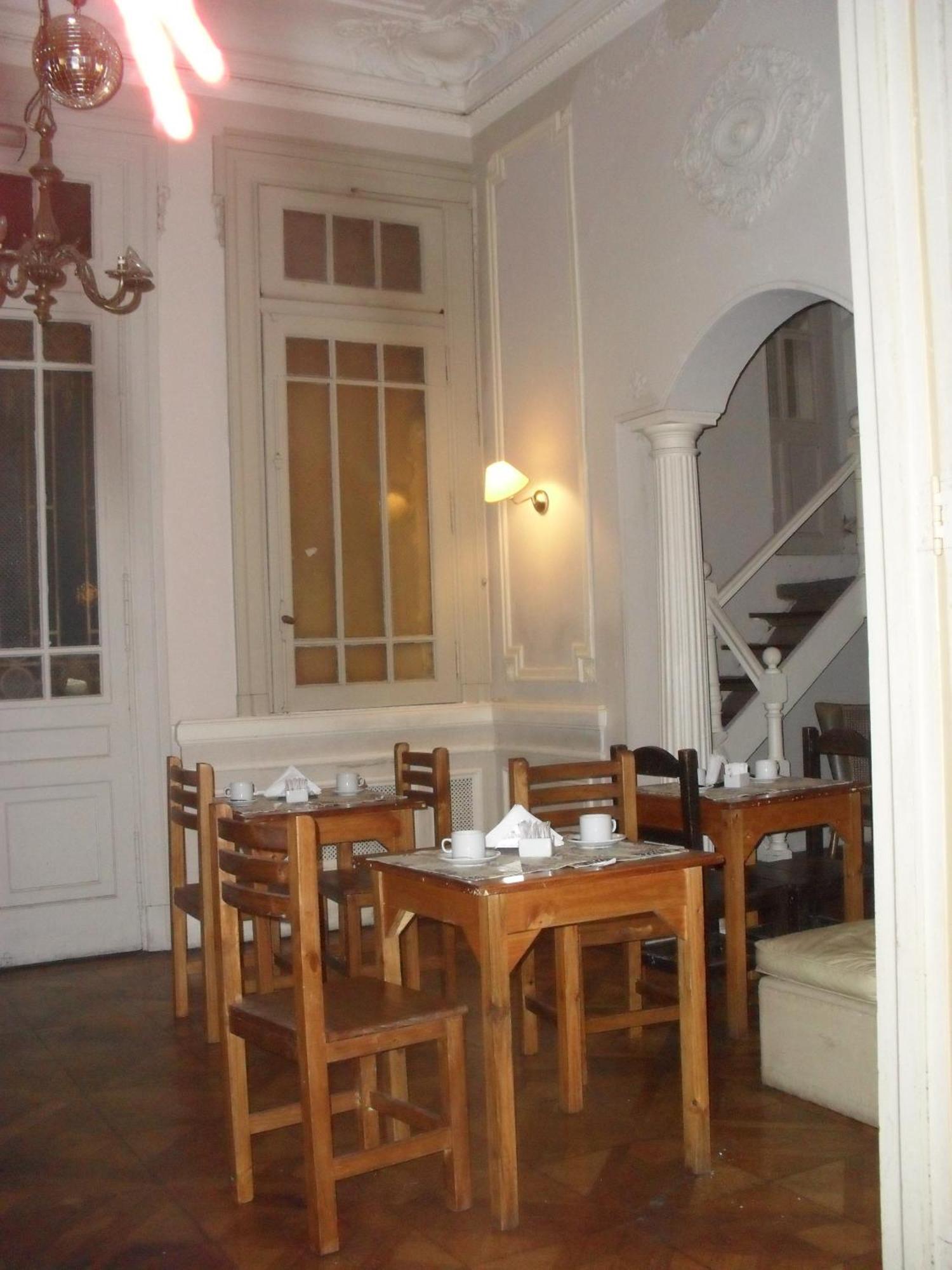 De La Rue Hotel