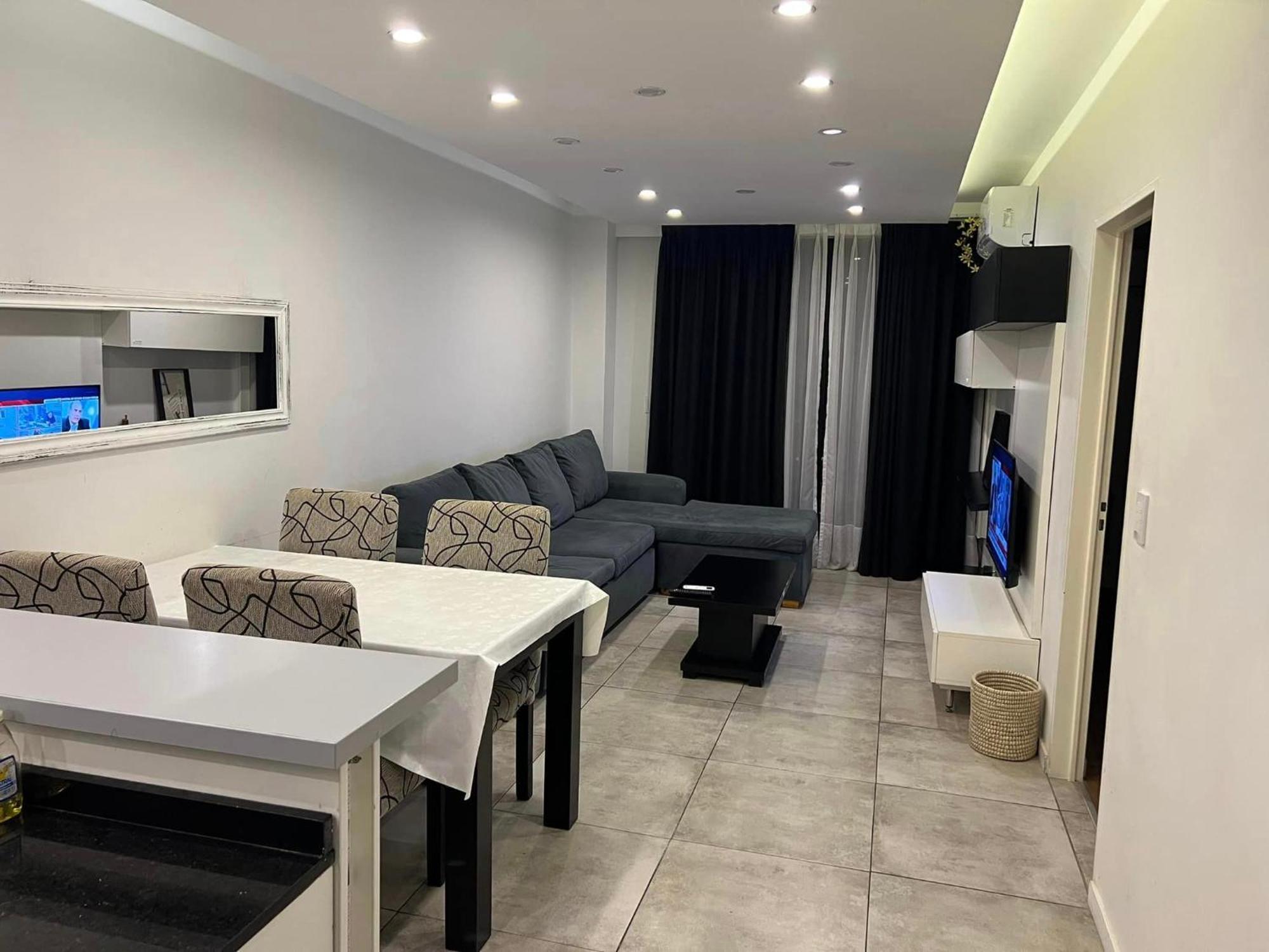 Apartamento In San Telmo En Con Dos Banos Y Balcon A La Calle