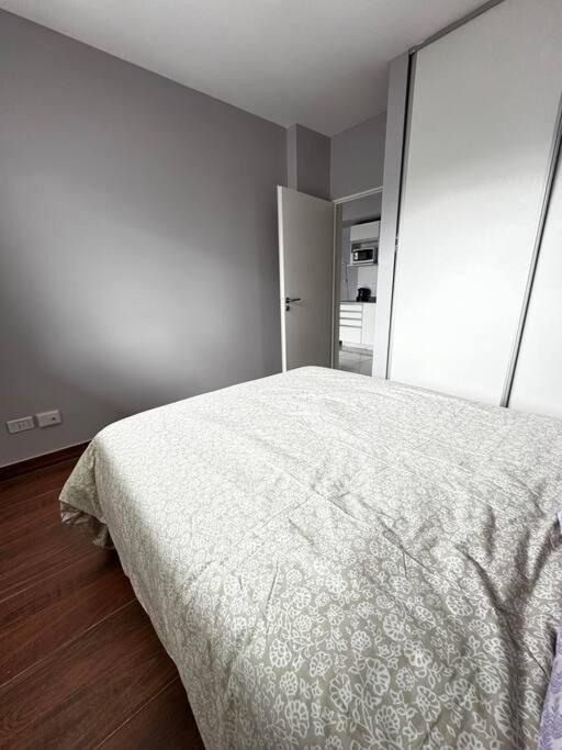 Hermoso Departamento Cerca Del Metro Y Del Hospital Garraham Apartamento Ciudad Autónoma de Buenos Aires